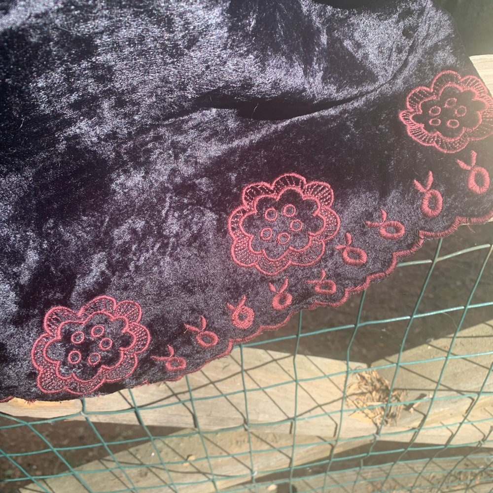 World Market black velvet brocade with burgundy floral embroidery tank top - Picture 4 of 9